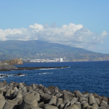 langs de kust van Ponta delgada naar populo beach